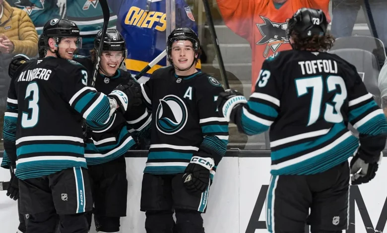 Smith scores 2 more, Sharks cruise past Mammoth