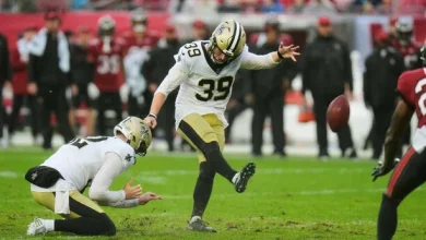 Smyth on the spot again in Saints win, Chiefs' playoff hopes hanging by a thread