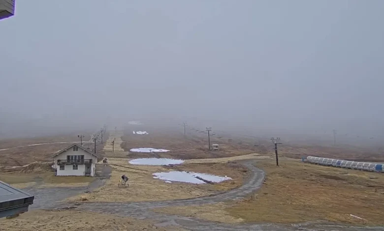 Snoqualmie, WA ski resort offering season pass rollover for late year start