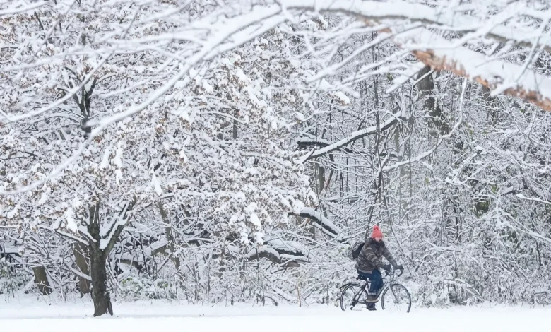 Snow may cause power outages in your area. Here’s how to stay updated