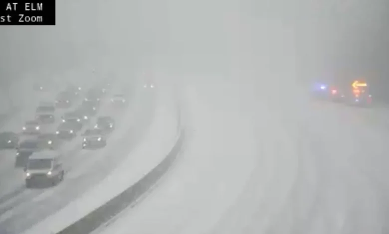 Snowfall causes multiple vehicle crashes across St. Louis-area in­ter­states