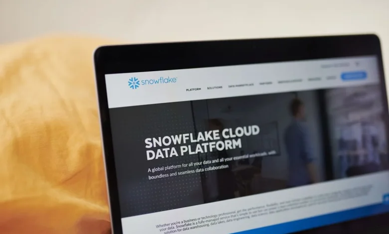 Snowflake Gives Weak Profit Margin Outlook, Fueling AI Cost Fear