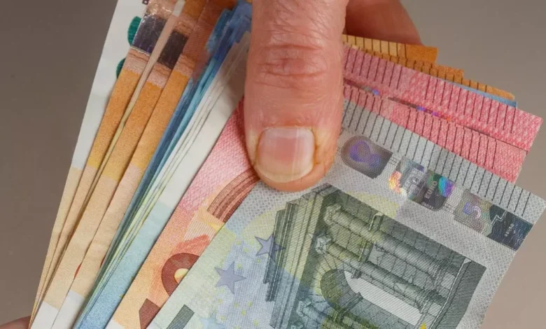 Social welfare: 5 groups who won't be receiving a payment increase in January