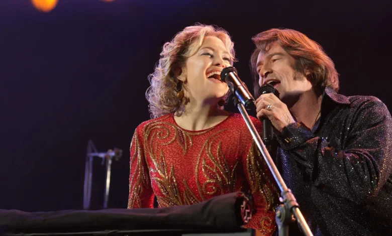 'Song Sung Blue' review: Neil Diamond movie hits wrong notes