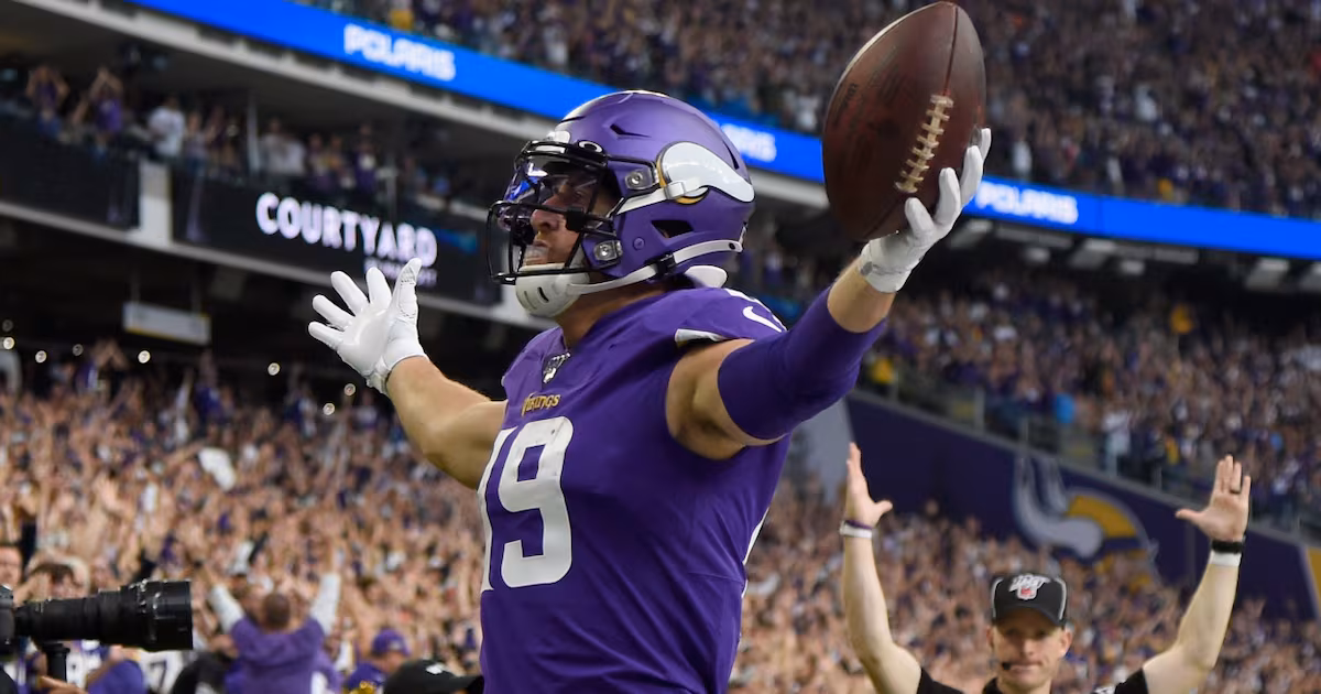 Source: Pittsburgh Steelers claim WR Adam Thielen, waive CB Darius Slay
