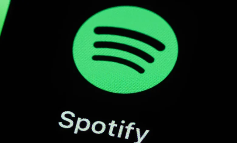 Spotify says it is investigating after thousands of users report outages