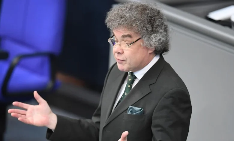 Staatsanwaltschaft Berlin: AfD-Politiker Moosdorf wegen Hitlergrußes angeklagt