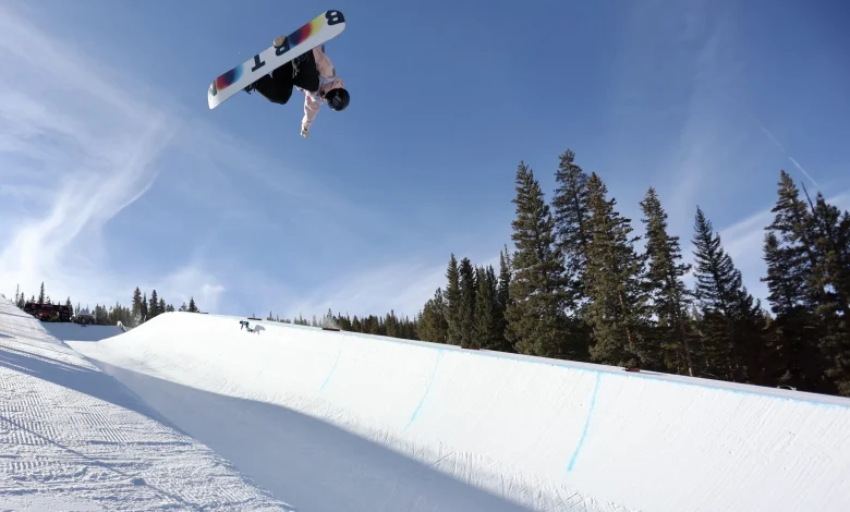 Stacked field of snowboarders in Copper for Halfpipe World Cup