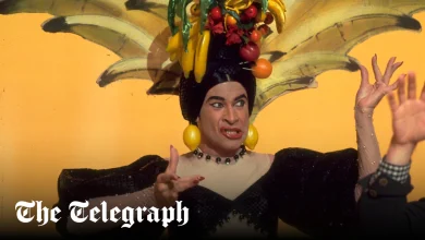 Stanley Baxter, comic actor whose TV extravaganzas and female impersonations won vast audiences