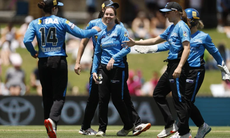 Strikers make one change to 13-player squad for must-win match vs Hurricanes