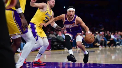 Suns star Devin Booker leaves game vs. Lakers early with groin injury