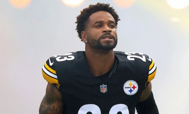 Super Bowl champ, 34, taking time to decide on career after Bills claimed him off waives, agent says