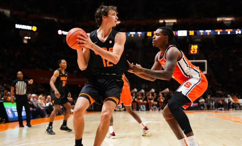 Tennessee basketball wearing dark mode uniforms at Syracuse