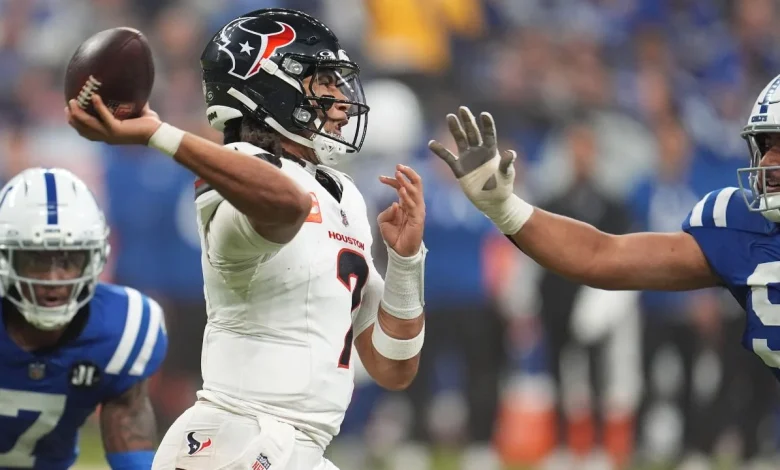 Texans corral high-scoring Colts, narrow AFC South race with win