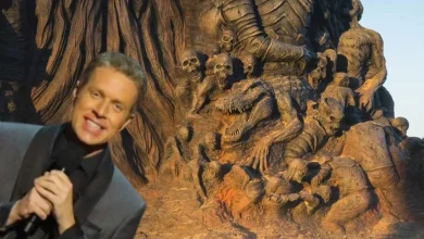 The Game Awards' Geoff Keighley teases announcement by placing a whopping demon-covered statue in the desert