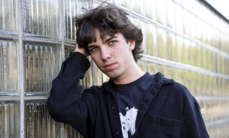 There's a happiness gap between young people in Quebec and in the rest of Canada