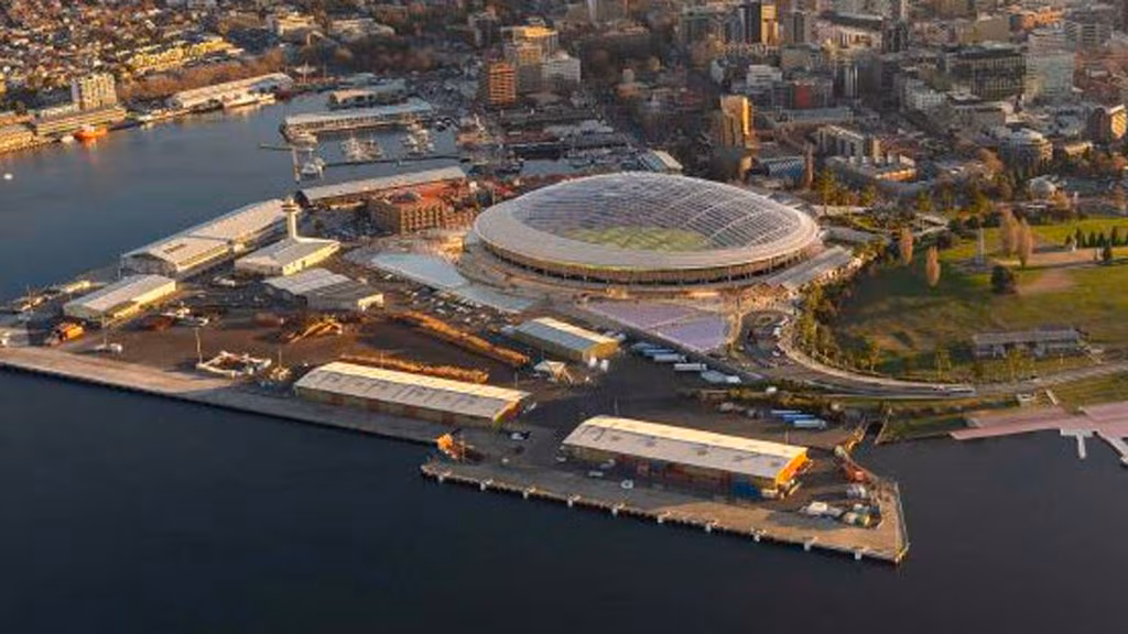 Three independents declare support for stadium ahead of crucial vote