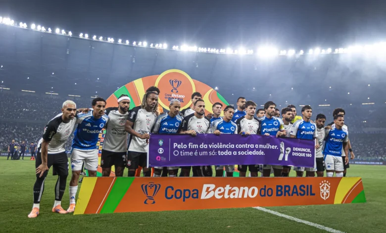 Torcedores veem falha de jogador do Cruzeiro em gol do Corinthians: 'Perdido'