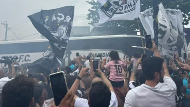Torcida do Santos faz ‘rua de fogo’ antes de jogo decisivo contra o Cruzeiro
