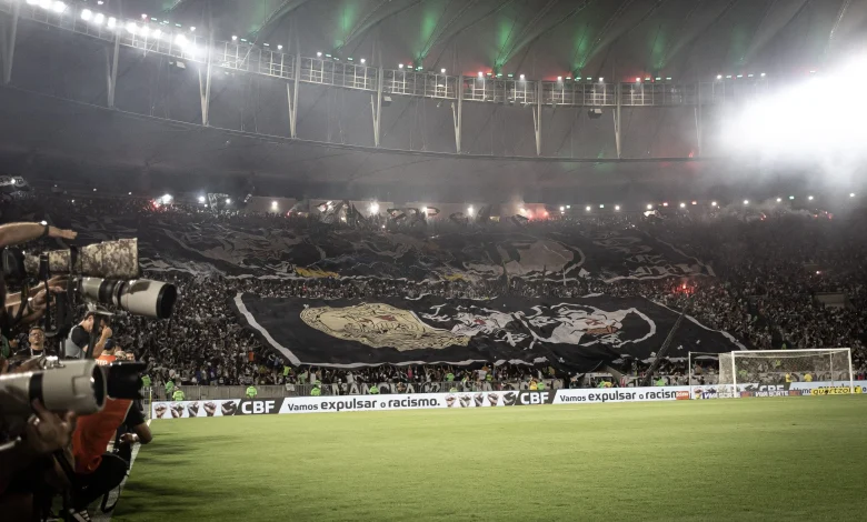 Torcida do Vasco esgota ingressos para jogo de volta da final da Copa do Brasil contra o Corinthians