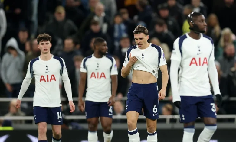 Tottenham stars hold emergency meeting over 'critical issue' after Thomas Frank controversy