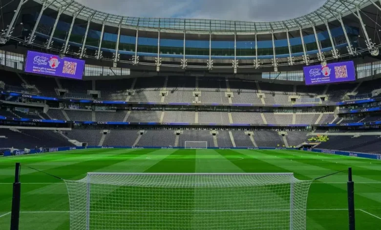 Tottenham v Brentford, Manchester City v Sunderland, and more: football – live