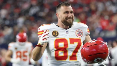 Travis Kelce’s mom Donna steals his thunder with Chiefs fit for SNF Texans game