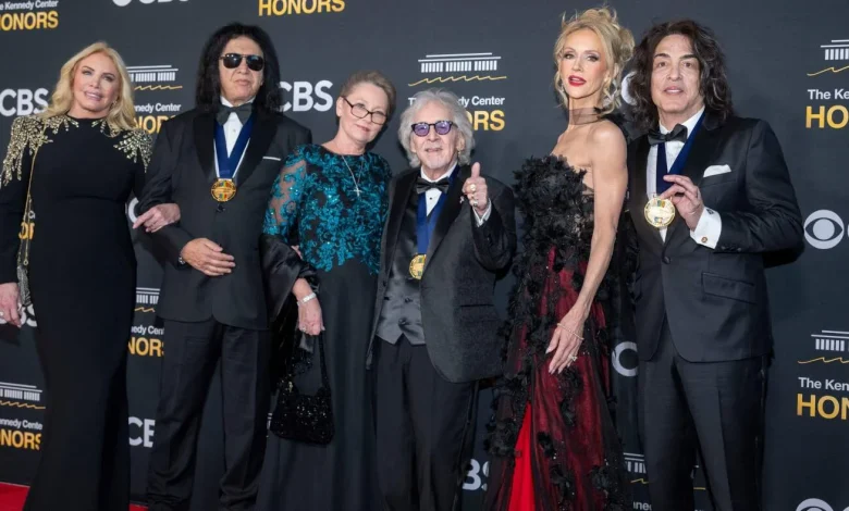 Tributes, not politics, play center stage as President Trump hosts the Kennedy Center honors ceremony