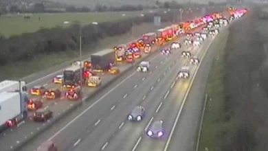 Two hurt in crash on M25