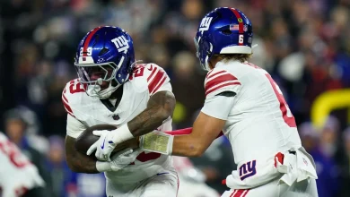 Tyrone Tracy carted off with a hip injury