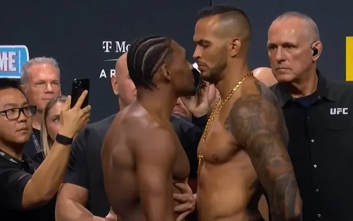 UFC 323: Mansur Abdul-Malik Locks in Standing Guillotine on Antonio Trocoli