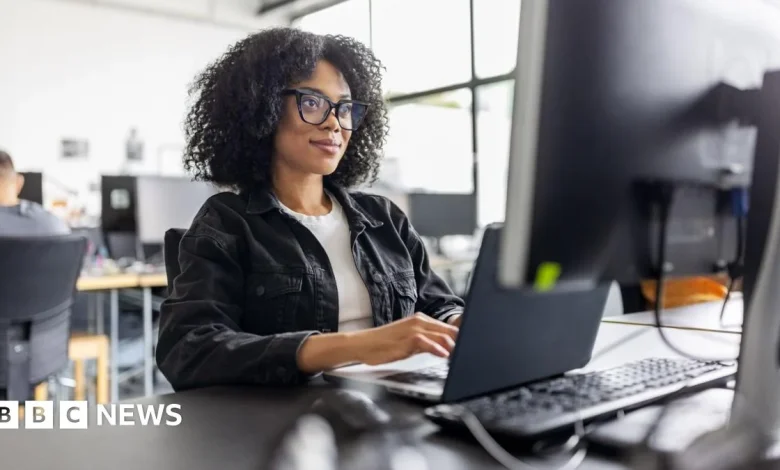 UK unemployment rate rises slightly to 5.1%