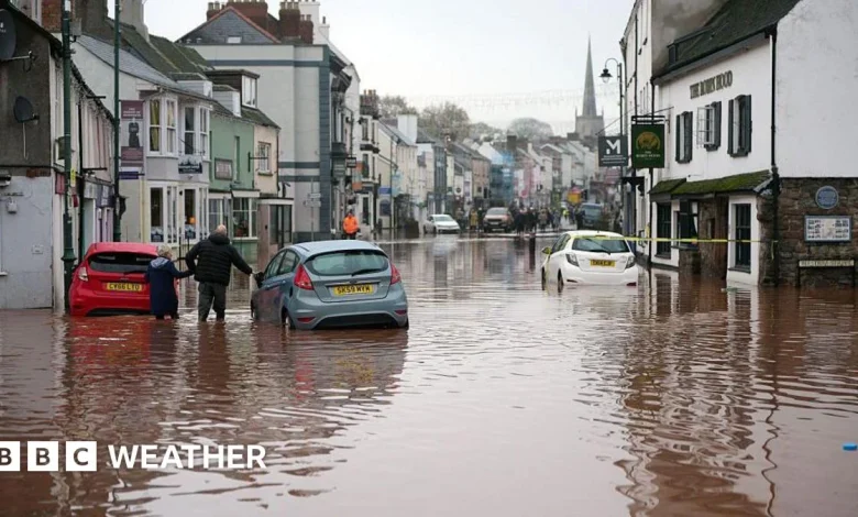 UK weather: Met Office amber warning in force for heavy rain and flooding