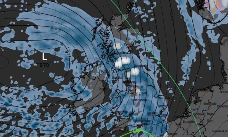 UK weather maps forecast snow and heavy winds to batter parts of country TONIGHT