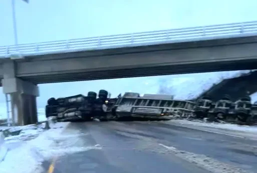 UPDATE: Semi rollover closes Hwy 1 east of Kamloops