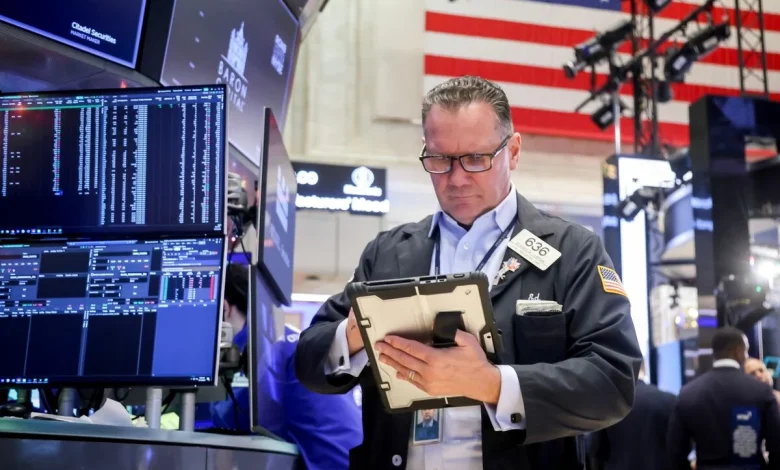 US Stocks Mixed Following Long-Awaited Jobs, Retail Data