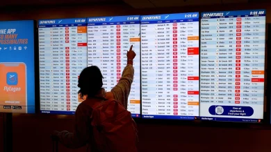 U.S. travelers face thousands of flight delays, hundreds of cancellations, over busy Thanksgiving weekend