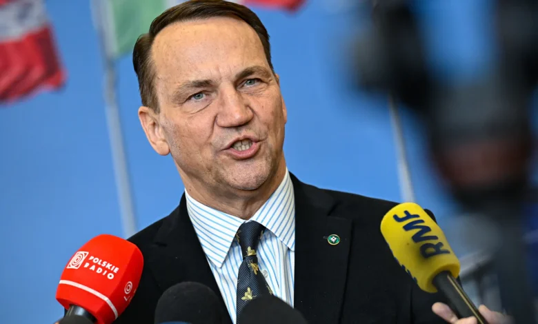 "USA nie płacą prawie nic". Sikorski na forum NATO o wojnie w Ukrainie