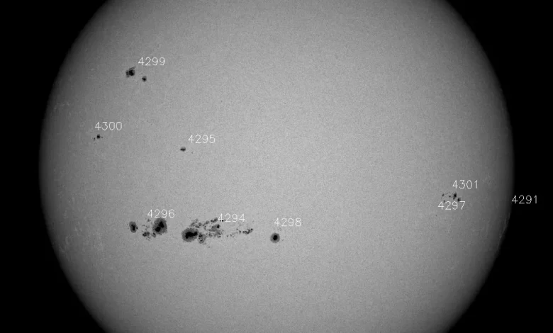 Un groupe de taches solaires visible à l’œil nu ! (avec lunettes de protection)