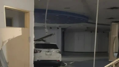 Une voiture fonce dans le centre commercial Place de Ville à Sept-Îles