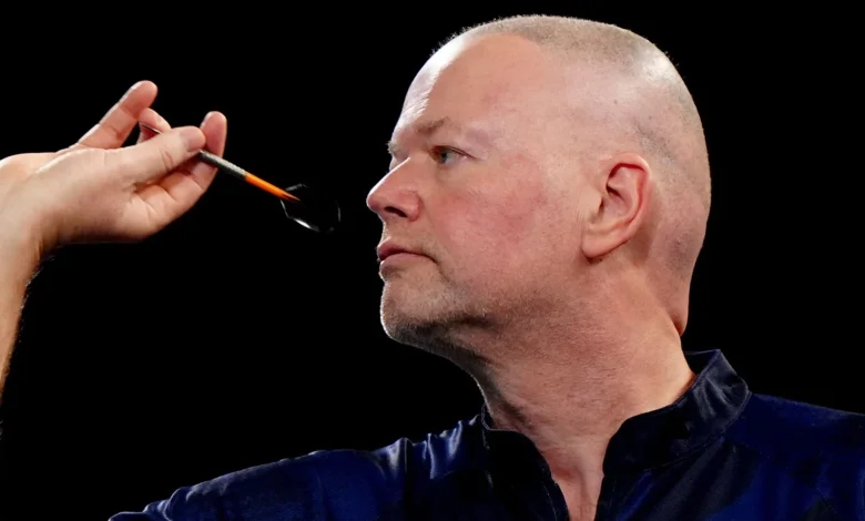 Van Barneveld struggles in first-round thrashing