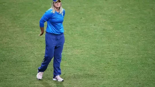 Van Niekerk returns to an evolved dressing room