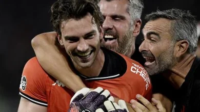 Vasco supera gol contra, bate Flu nos pênaltis e pega Corinthians na final