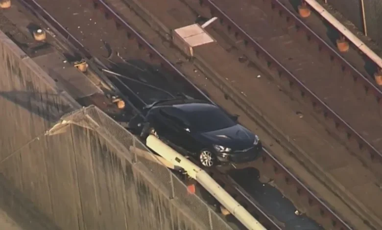 Vehicle dislodged from tow truck on Highway 580 in Castro Valley, blocking BART tracks