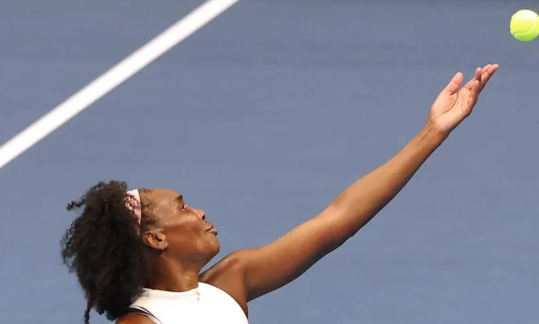 Venus Williams and company light up Charlotte in a lively tennis exhibition