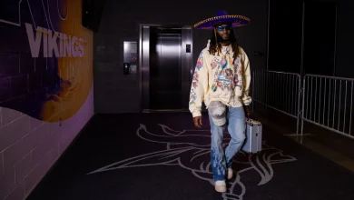 Vikings at Cowboys: Aaron Jones’ Special Reunion & Return to Tradition’s Source