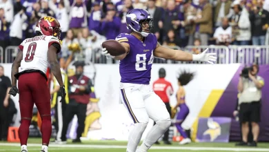 Vikings lead Commanders 14-0 at halftime