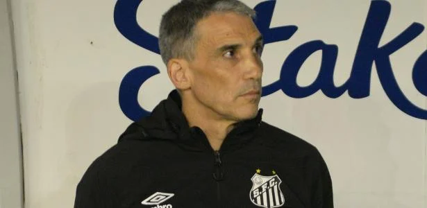 Vojvoda esfria empolgação após vitória do Santos: 'Ainda precisamos pontuar'