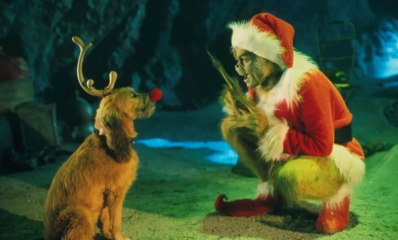 WATCH: Latino Grinch Makes His Return to Universal Studios
