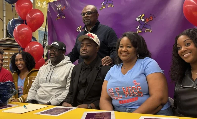 Warren Easton lineman chooses another SEC school following LSU decommitment
